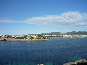 Haus Porto Colom erste Meereslinie Hafenblick 2449.JPG
